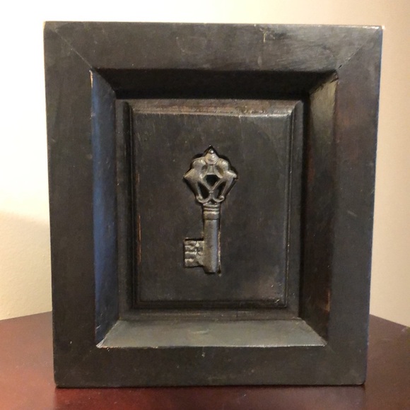 PIER 1 Vintage Wooden Framed Skeleton Key - Picture 7 of 8